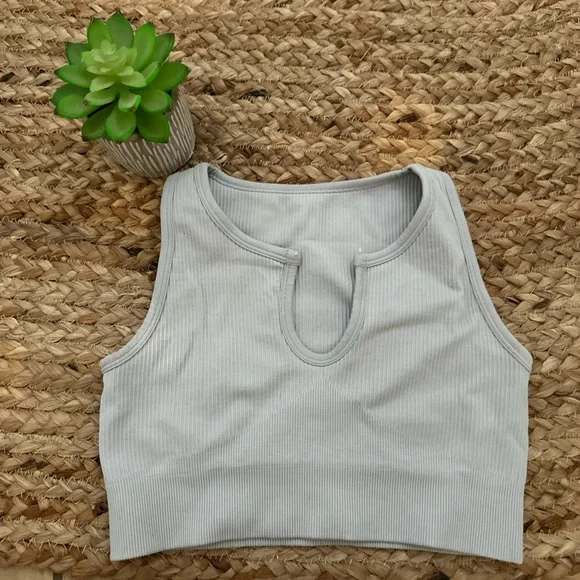 SEAMLESS RIBBED ATHLETIC TANK - Picture 1 of 6